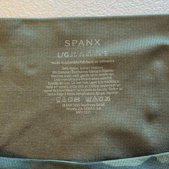 Spanx Look at Me Now Seamless Leggings Size L Green Camo Four Way Stretch - Picture 3 of 6